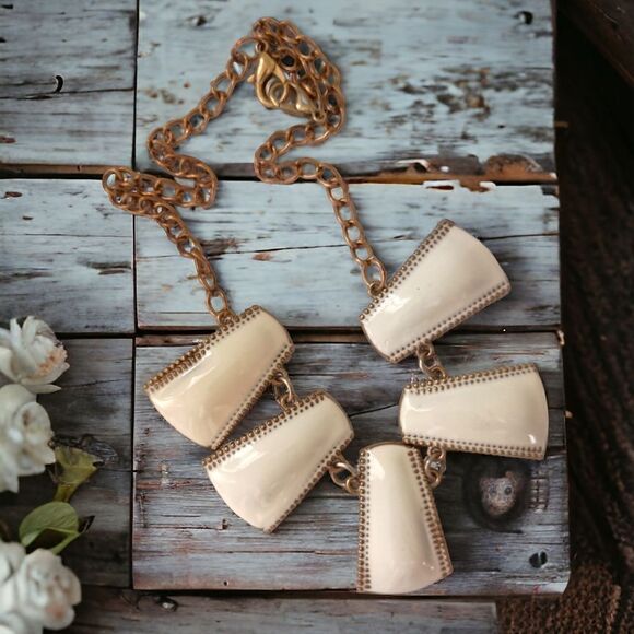 Y2K Chunky Enameled Necklace Statement Vanilla Bib Metal Collar Gold Tone 90s.  - Picture 16 of 16